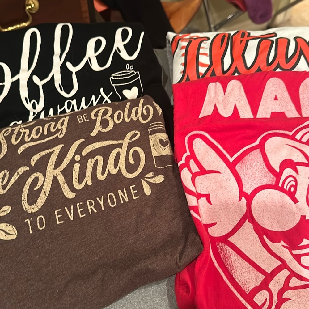 4 random T shirts